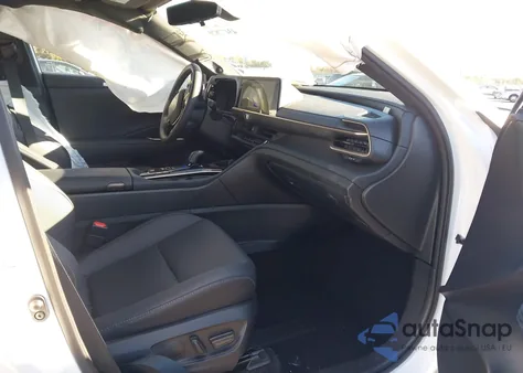 2025 Toyota Crown Signia Limited из США, поврежденный, VIN JTDACAAJ0S3017651